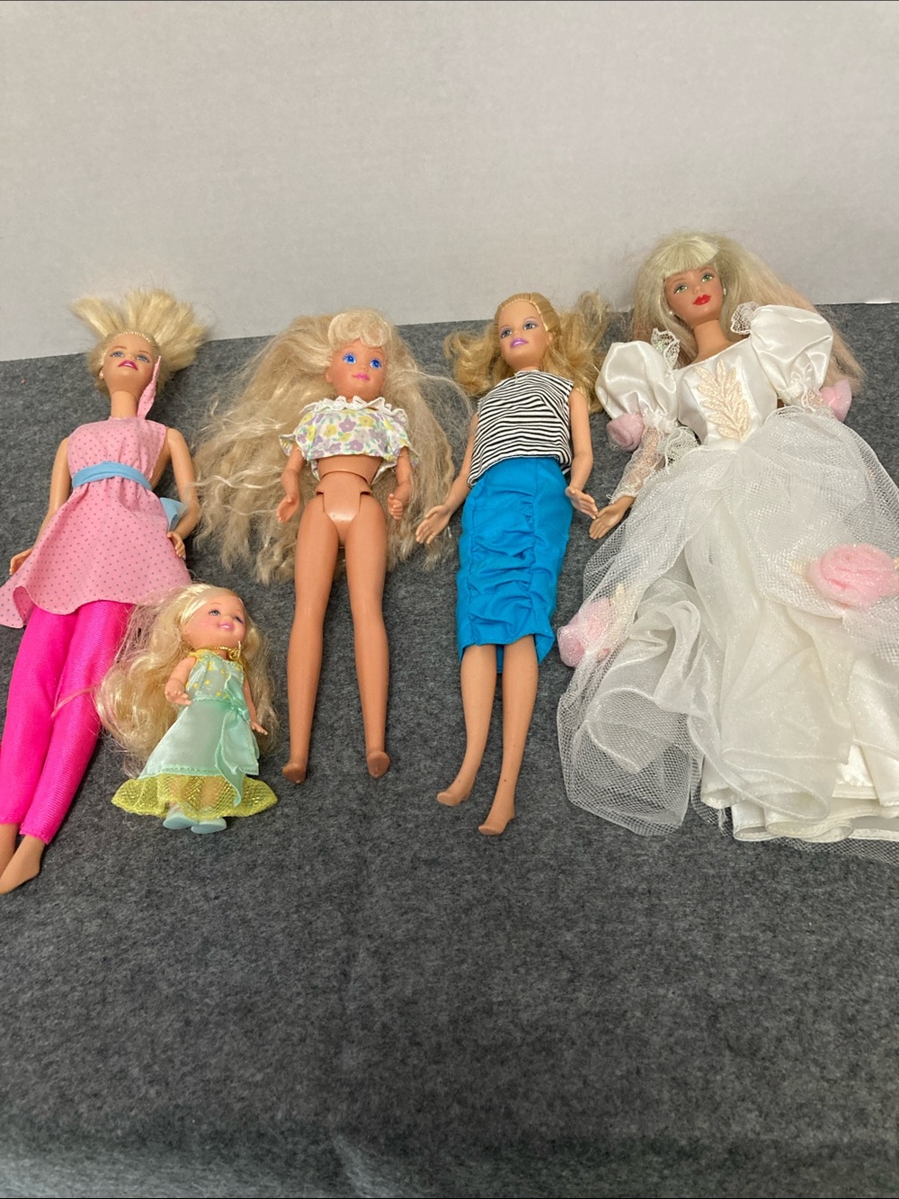 Mattel Barbie lot, 3 Barbie dolls, one Kelly and 1 Stacy